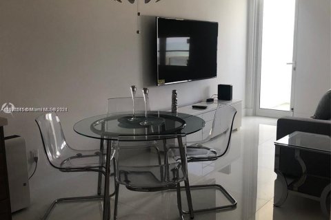 Condo in Miami Beach, Florida, 1 bedroom  № 1171807 - photo 2