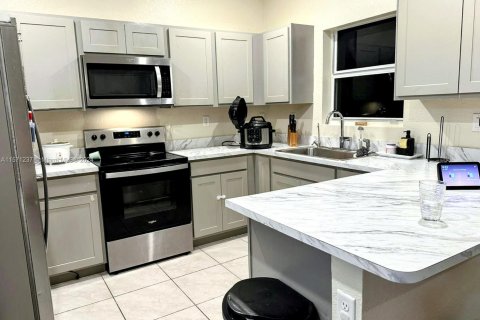 Casa en venta en Florida City, Florida, 3 dormitorios, 122.17 m2 № 1127272 - foto 2