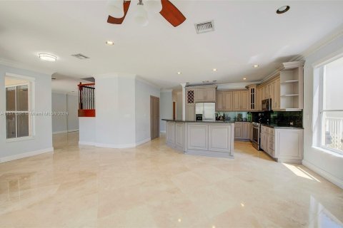 Villa ou maison à vendre à Miramar, Floride: 5 chambres, 281.87 m2 № 1127322 - photo 8