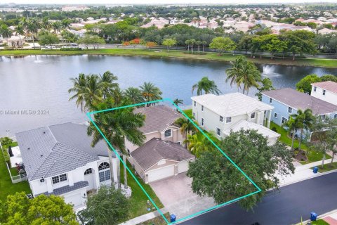 Villa ou maison à vendre à Miramar, Floride: 5 chambres, 281.87 m2 № 1127322 - photo 1