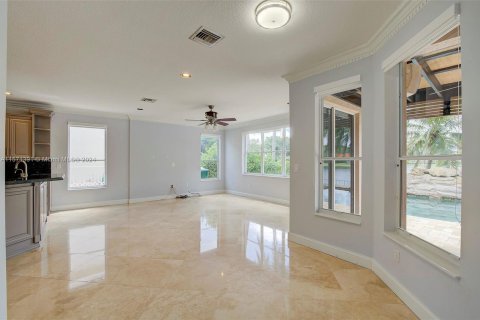 Villa ou maison à vendre à Miramar, Floride: 5 chambres, 281.87 m2 № 1127322 - photo 5