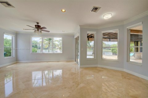 Villa ou maison à vendre à Miramar, Floride: 5 chambres, 281.87 m2 № 1127322 - photo 6