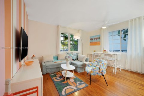 Condo in Miami Beach, Florida, 2 bedrooms  № 1413474 - photo 2