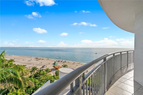 Condo in Sunny Isles Beach, Florida, 3 bedrooms  № 1413479 - photo 1