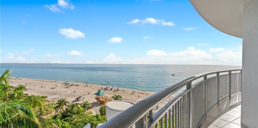 Condo in Sunny Isles Beach, Florida, 3 bedrooms  № 1413479