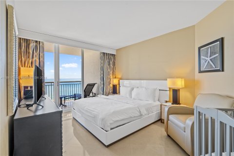 Condo in Sunny Isles Beach, Florida, 3 bedrooms  № 1413479 - photo 14