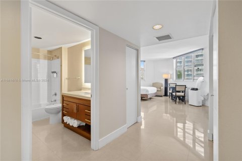 Condo in Sunny Isles Beach, Florida, 3 bedrooms  № 1413479 - photo 28