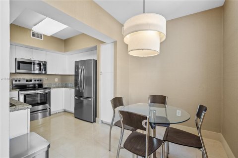 Condo in Sunny Isles Beach, Florida, 3 bedrooms  № 1413479 - photo 10