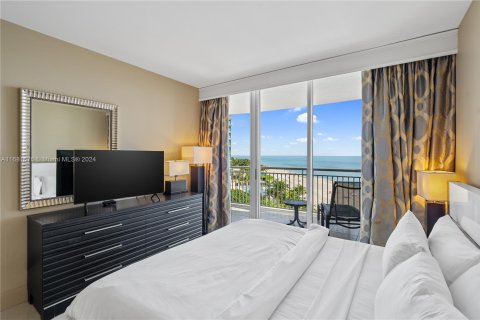 Condo in Sunny Isles Beach, Florida, 3 bedrooms  № 1413479 - photo 16