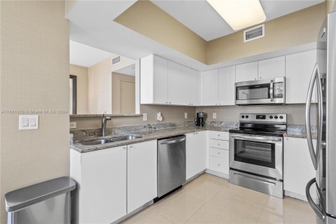 Condo in Sunny Isles Beach, Florida, 3 bedrooms  № 1413479 - photo 12