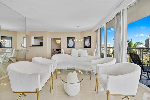 Condo in Sunny Isles Beach, Florida, 3 bedrooms  № 1413479 - photo 4