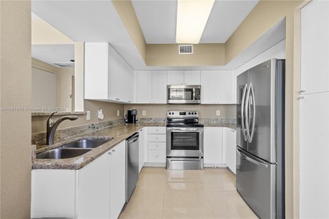 Condo in Sunny Isles Beach, Florida, 3 bedrooms  № 1413479 - photo 11