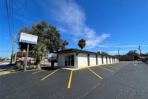 Commercial property in Tampa, Florida 631.46 sq.m. № 891181 - photo 1