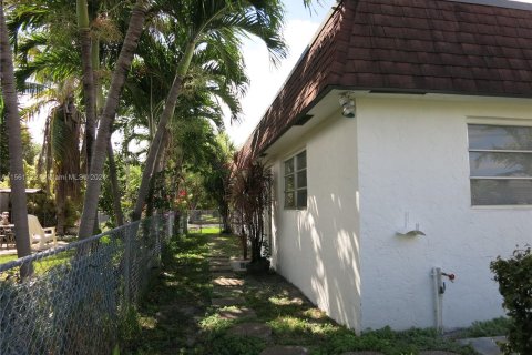 Villa ou maison à vendre à Hallandale Beach, Floride: 2 chambres, 105.44 m2 № 1095622 - photo 30
