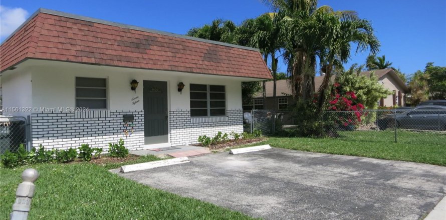 Villa ou maison à Hallandale Beach, Floride 2 chambres, 105.44 m2 № 1095622