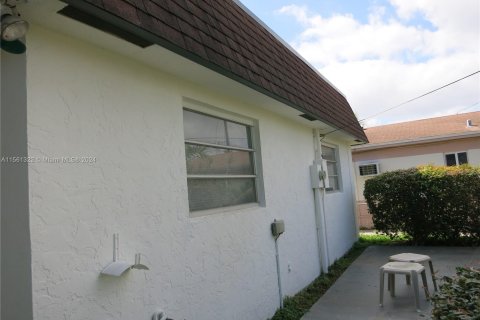 Villa ou maison à vendre à Hallandale Beach, Floride: 2 chambres, 105.44 m2 № 1095622 - photo 28