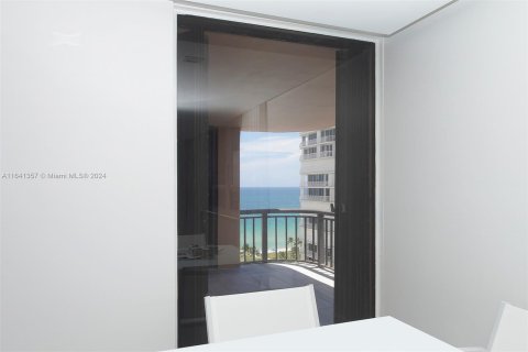 Condominio en venta en Bal Harbour, Florida, 2 dormitorios, 187.48 m2 № 1329911 - foto 4