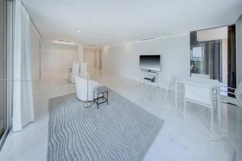 Condominio en venta en Bal Harbour, Florida, 2 dormitorios, 187.48 m2 № 1329911 - foto 1