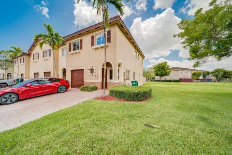 Touwnhouse à louer à Cutler Bay, Floride: 3 chambres, 168.34 m2 № 1370467 - photo 3