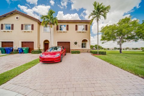 Touwnhouse à louer à Cutler Bay, Floride: 3 chambres, 168.34 m2 № 1370467 - photo 1