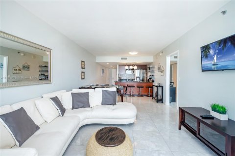 Condominio en venta en Hallandale Beach, Florida, 2 dormitorios, 100.89 m2 № 1370542 - foto 15