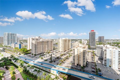 Condominio en venta en Hallandale Beach, Florida, 2 dormitorios, 100.89 m2 № 1370542 - foto 5