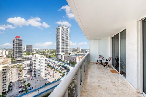 Condominio en venta en Hallandale Beach, Florida, 2 dormitorios, 100.89 m2 № 1370542 - foto 8