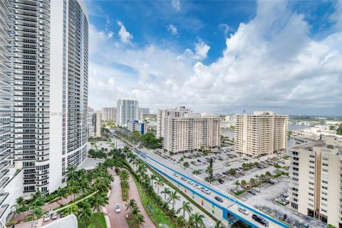 Condominio en venta en Hallandale Beach, Florida, 2 dormitorios, 100.89 m2 № 1370542 - foto 3