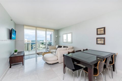 Condominio en venta en Hallandale Beach, Florida, 2 dormitorios, 100.89 m2 № 1370542 - foto 10