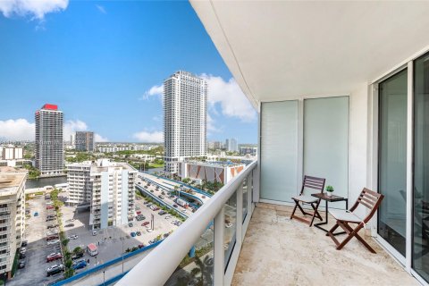 Condominio en venta en Hallandale Beach, Florida, 2 dormitorios, 100.89 m2 № 1370542 - foto 7