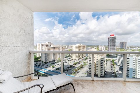 Condominio en venta en Hallandale Beach, Florida, 2 dormitorios, 100.89 m2 № 1370542 - foto 4