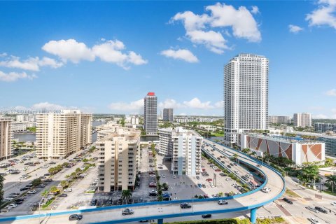 Condominio en venta en Hallandale Beach, Florida, 2 dormitorios, 100.89 m2 № 1370542 - foto 6