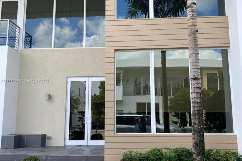 House in Doral, Florida 5 bedrooms, 405.8 sq.m. № 691345 - photo 16