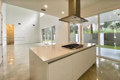 Villa ou maison à vendre à Doral, Floride: 5 chambres, 405.8 m2 № 691345 - photo 6