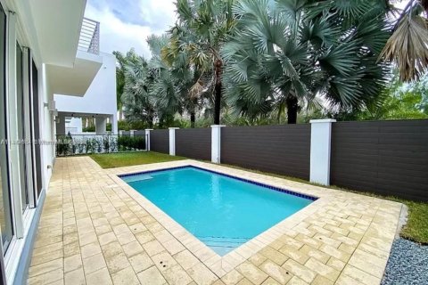 Casa en venta en Doral, Florida, 5 dormitorios, 405.8 m2 № 691345 - foto 14