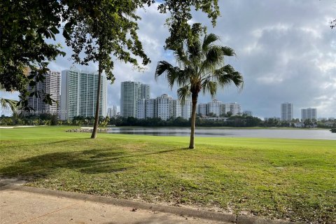 Condo in Aventura, Florida, 2 bedrooms  № 1292484 - photo 13