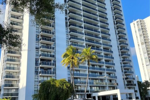 Condo in Aventura, Florida, 2 bedrooms  № 1292484 - photo 8