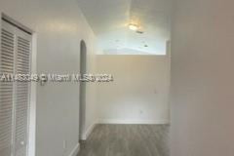 House in Homestead, Florida 3 bedrooms, 156.17 sq.m. № 829967 - photo 22