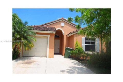 House in Homestead, Florida 3 bedrooms, 156.17 sq.m. № 829967 - photo 1