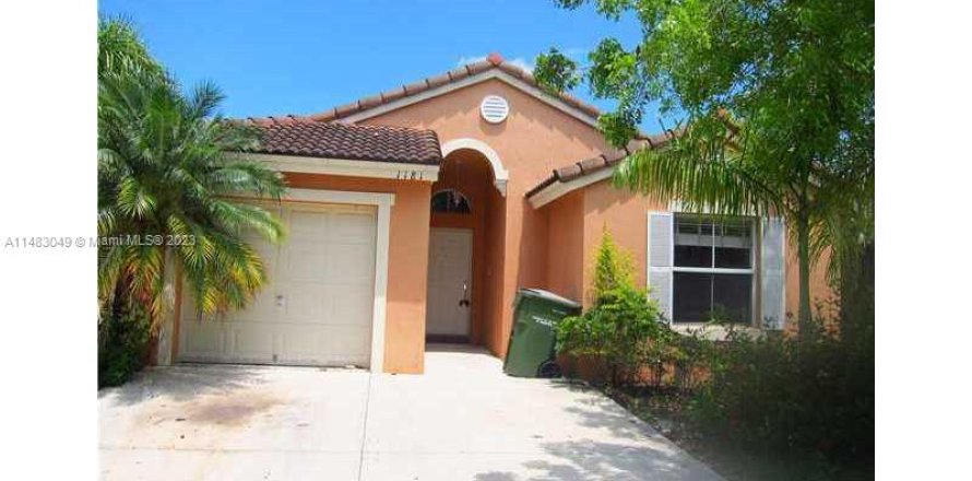 House in Homestead, Florida 3 bedrooms, 156.17 sq.m. № 829967