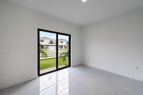 House in Florida City, Florida 5 bedrooms № 1268846 - photo 9