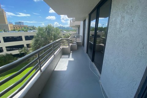 Condo in Aventura, Florida, 2 bedrooms  № 853700 - photo 21