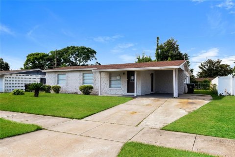 House in Orlando, Florida 4 bedrooms, 174.66 sq.m. № 1379693 - photo 1