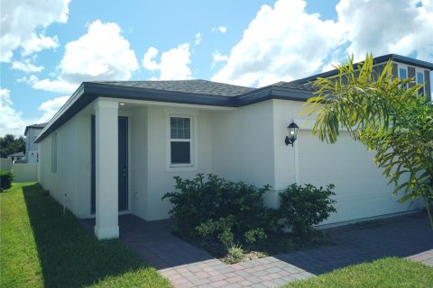 House in Winter Haven, Florida 3 bedrooms, 136.01 sq.m. № 1379645 - photo 2