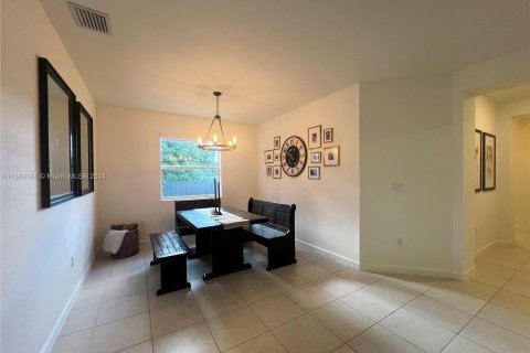 House in Homestead, Florida 4 bedrooms, 176.05 sq.m. № 1386192 - photo 9