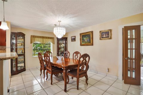 House in Delray Beach, Florida 2 bedrooms, 141.86 sq.m. № 1386101 - photo 12