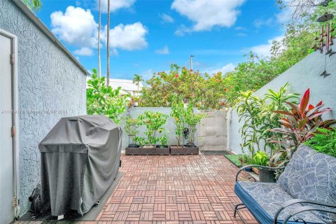 Townhouse in Key Biscayne, Florida 2 bedrooms, 81.29 sq.m. № 1386194 - photo 16