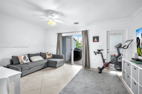 Townhouse in Key Biscayne, Florida 2 bedrooms, 81.29 sq.m. № 1386194 - photo 2