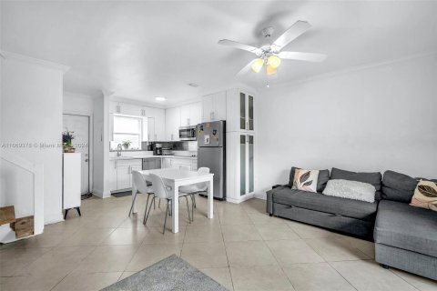 Townhouse in Key Biscayne, Florida 2 bedrooms, 81.29 sq.m. № 1386194 - photo 6