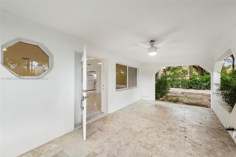 House in Miami, Florida 4 bedrooms, 155.52 sq.m. № 1386102 - photo 6